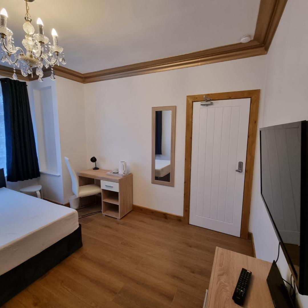 Uplands Grove Bungalow Ξενοδοχείο Γούλβερχαμπτον Εξωτερικό φωτογραφία