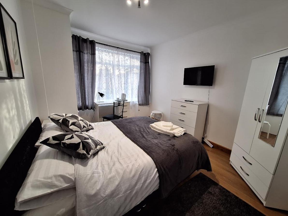 Uplands Grove Bungalow Ξενοδοχείο Γούλβερχαμπτον Εξωτερικό φωτογραφία